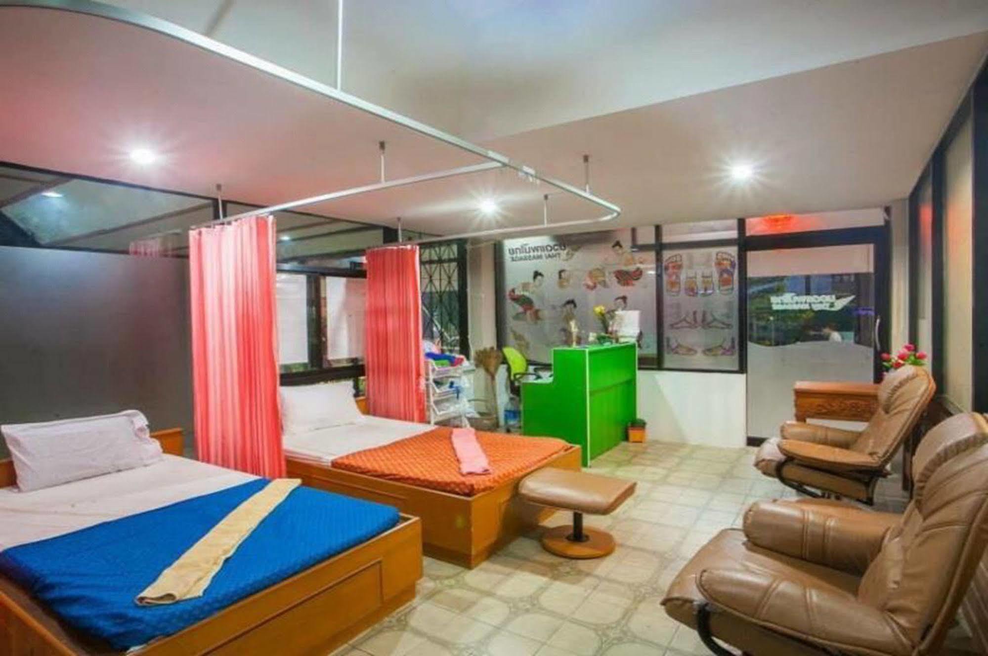 The Train Hotel Hatyai Хатъяй Экстерьер фото